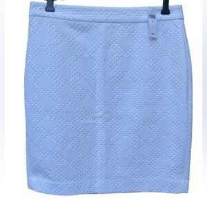 🔥🤍NWT Gorgeous Banana Republic size 10 bright white patterned skirt. Perfect!